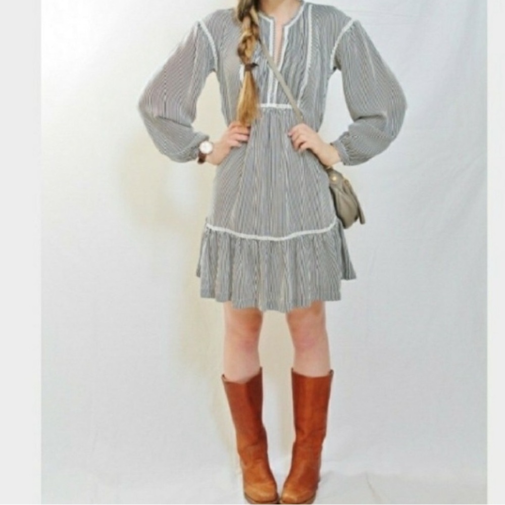 Banana Republic small Gray Striped Long Sleeve Dress